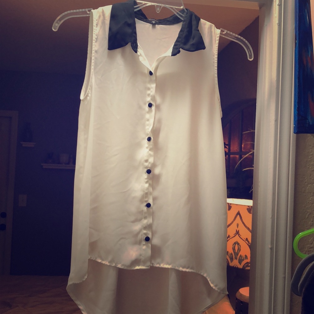 Collard button down top